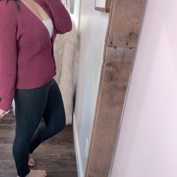 Vintage burgundy knit sweater cardigan size medium - Picture 3 of 6